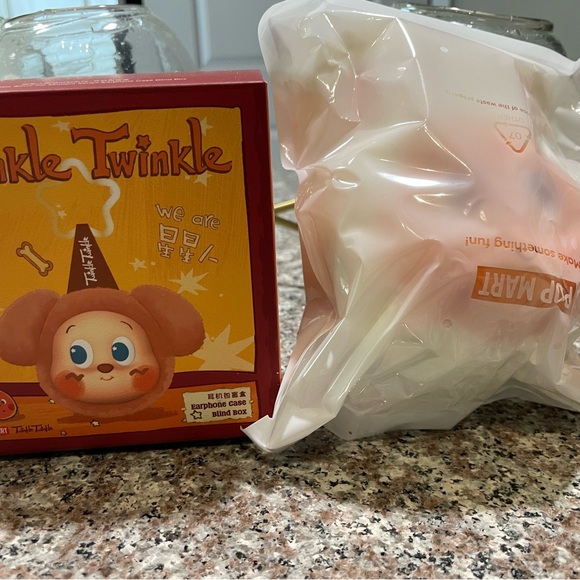 Twinkle Twinkle Savor the Moment Earphone Case - Lemon Bear Confirmed - Picture 2 of 4